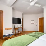 Hotel Hernan Cortes 4*