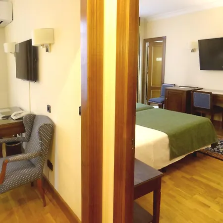 Hotel Hernan Cortes 4*
