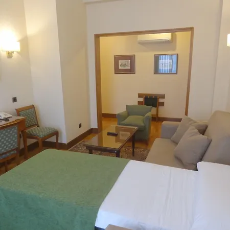 Hotel Hernan Cortes 4*