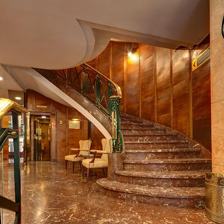 Hotel Hernan Cortes 4*