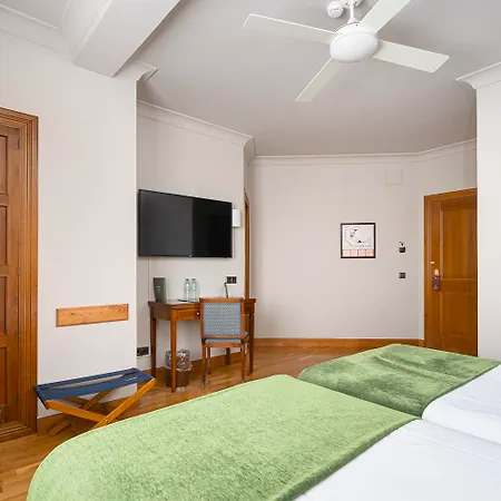 Hotel Hernan Cortes 4*