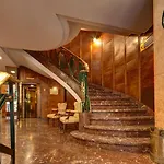 Hotel Hernan Cortes 4*