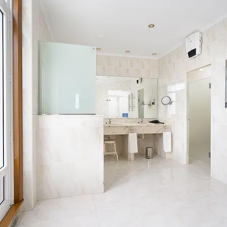 Hotel Hernan Cortes 4*