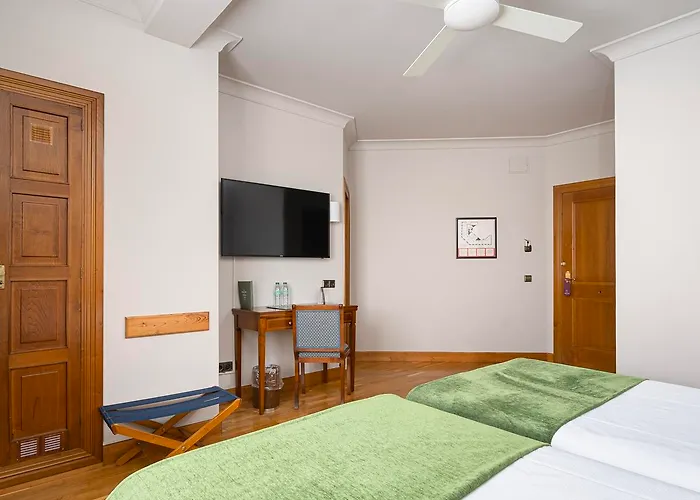 Hotel Hernan Cortes 4*