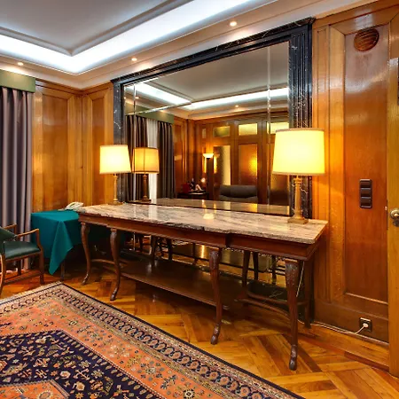 Hotel Hernan Cortes 4*