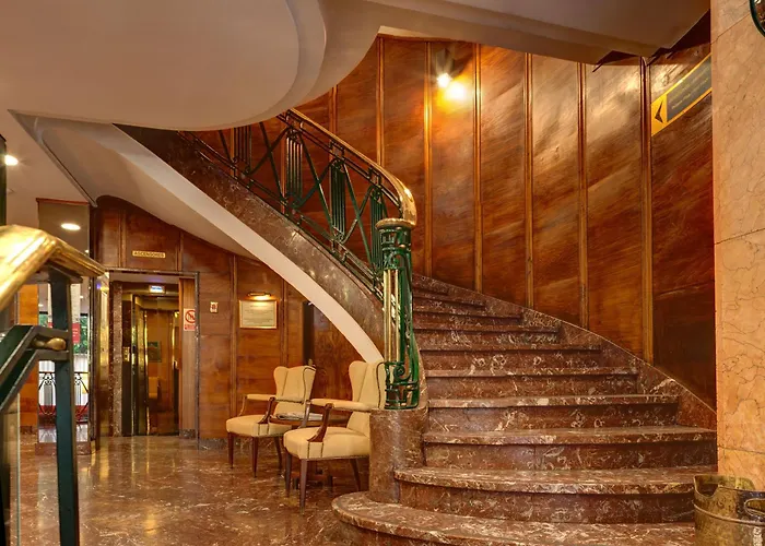 Hotel Hernan Cortes 4*